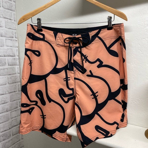 OAKLEY STAPLE GRAFFITI BOARDSHORT SWIM TRUNKS BLOOMING DAHLIA - Picture 7 of 9